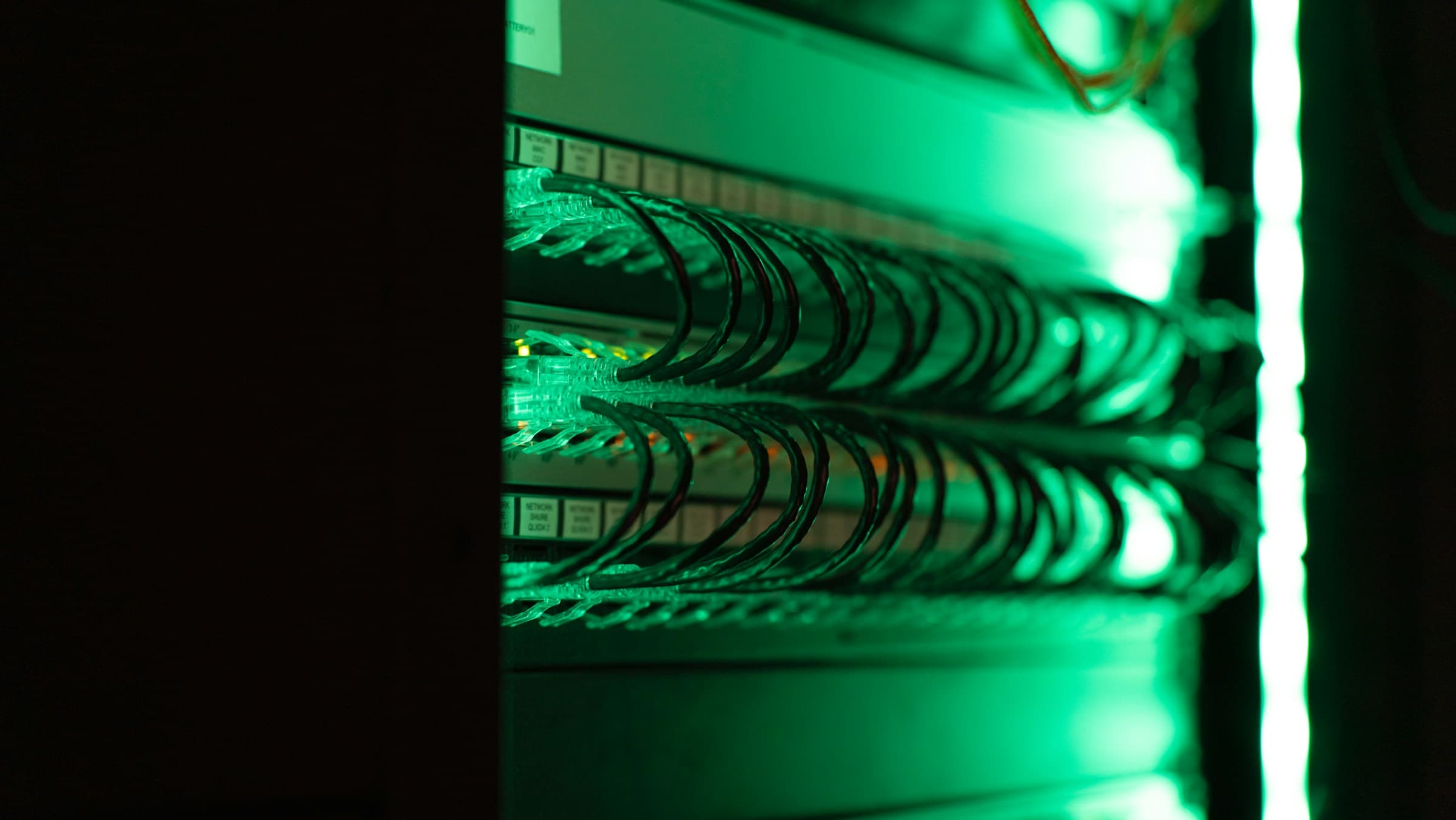 Cabled server equipment under green light